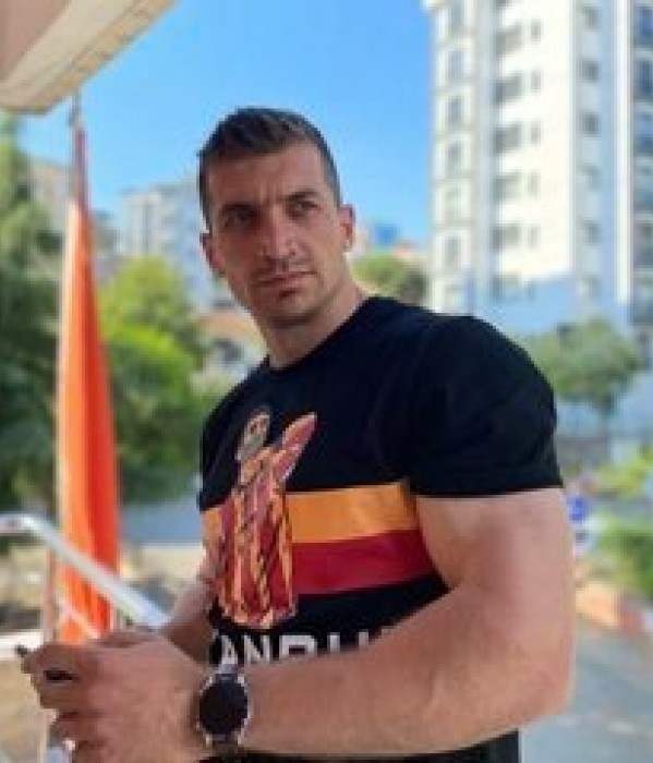 İstanbul Temalı Futbolcu Baskılı Siyah Erkek Tişört